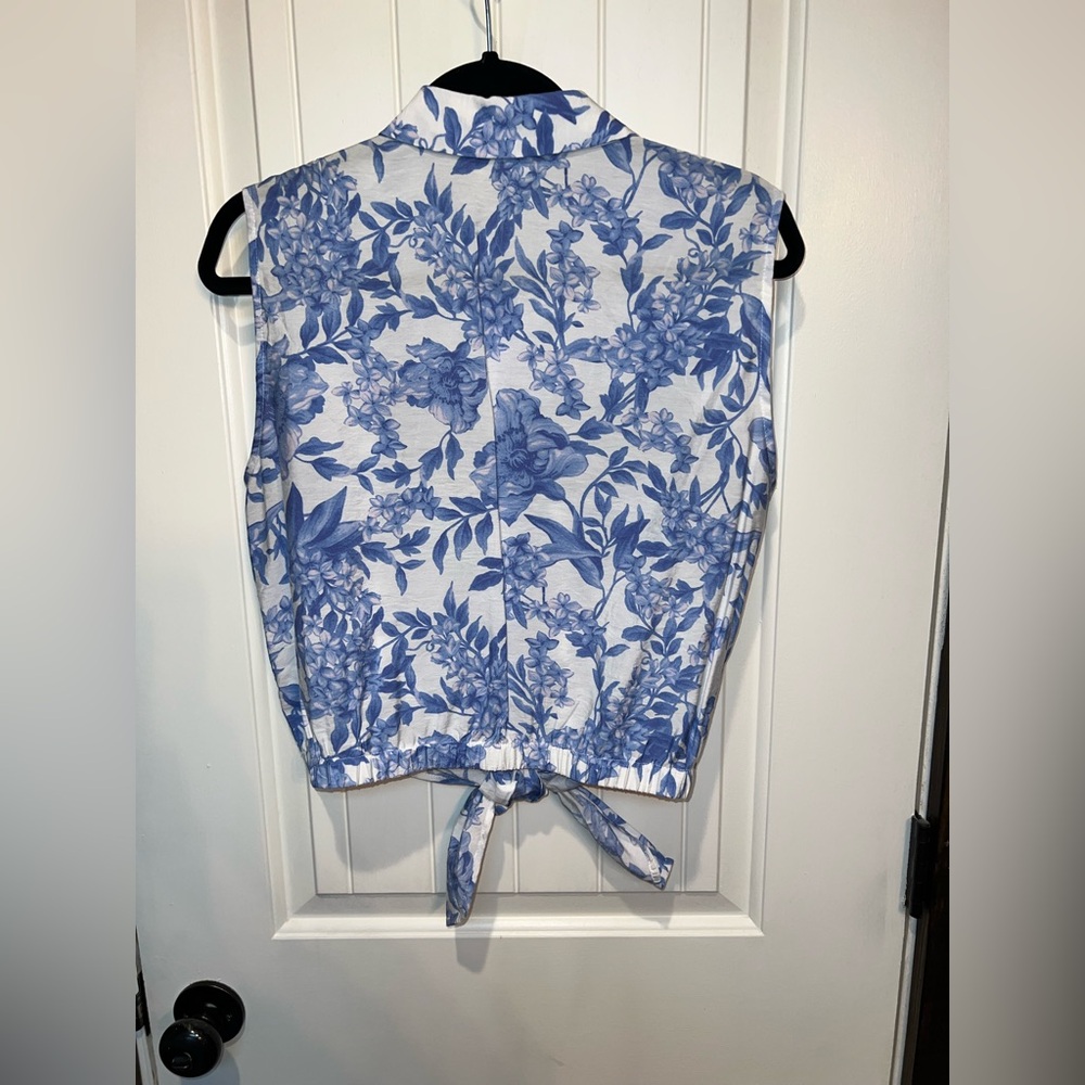 Joie Blue and White Sleeveless Tie-Front Floral Button-Down - Picture 4 of 4